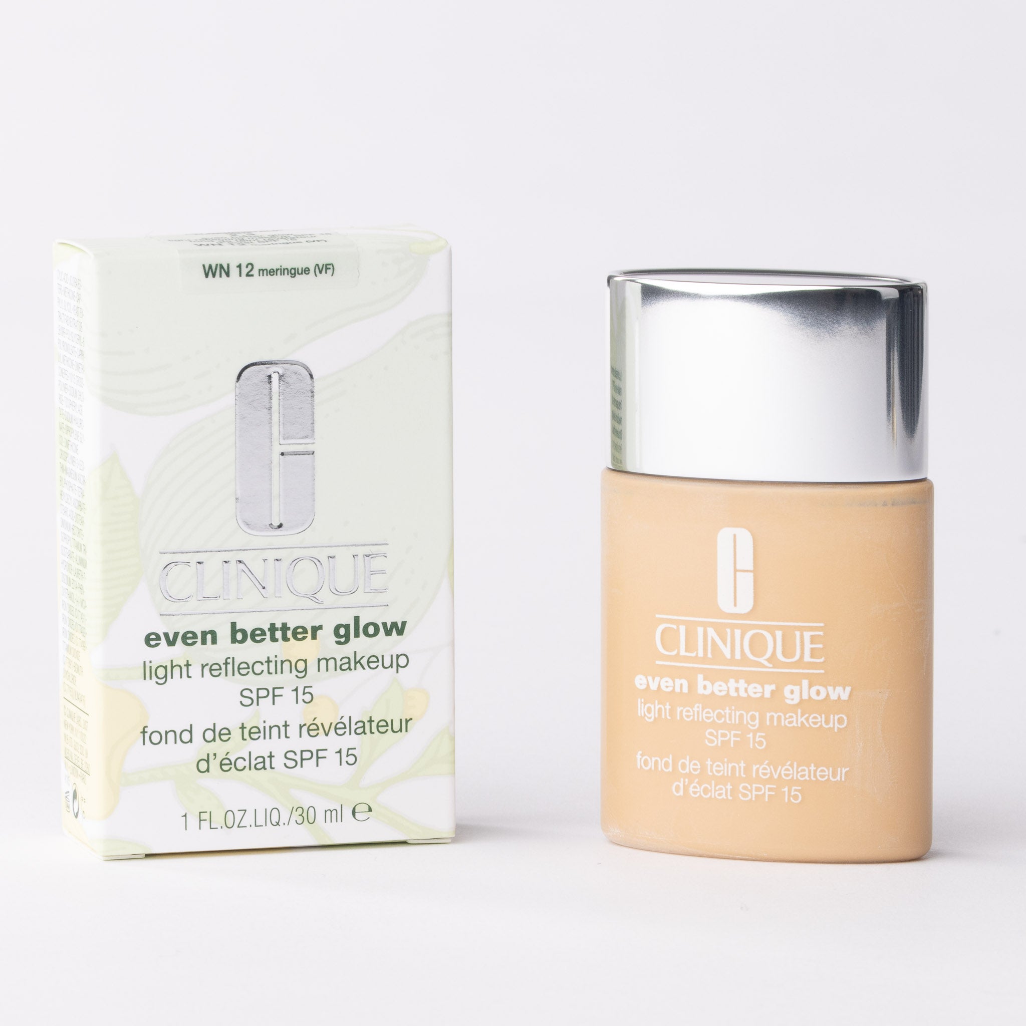 Clinique Even Better Glow Light Reflecting Makeup SPF15 WN12 Meringue VF 30ml bottle on white background