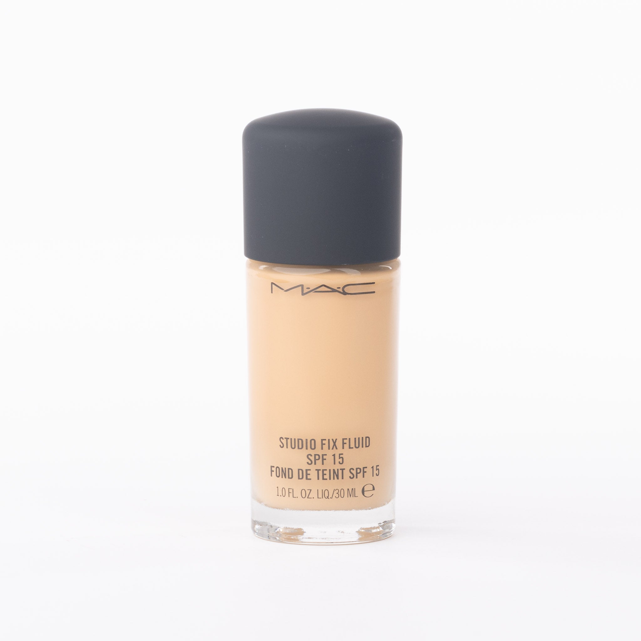 MAC Studio Fix Fluid SPF 15 NC30 30ml bottle, matte oil-control foundation on clean white background