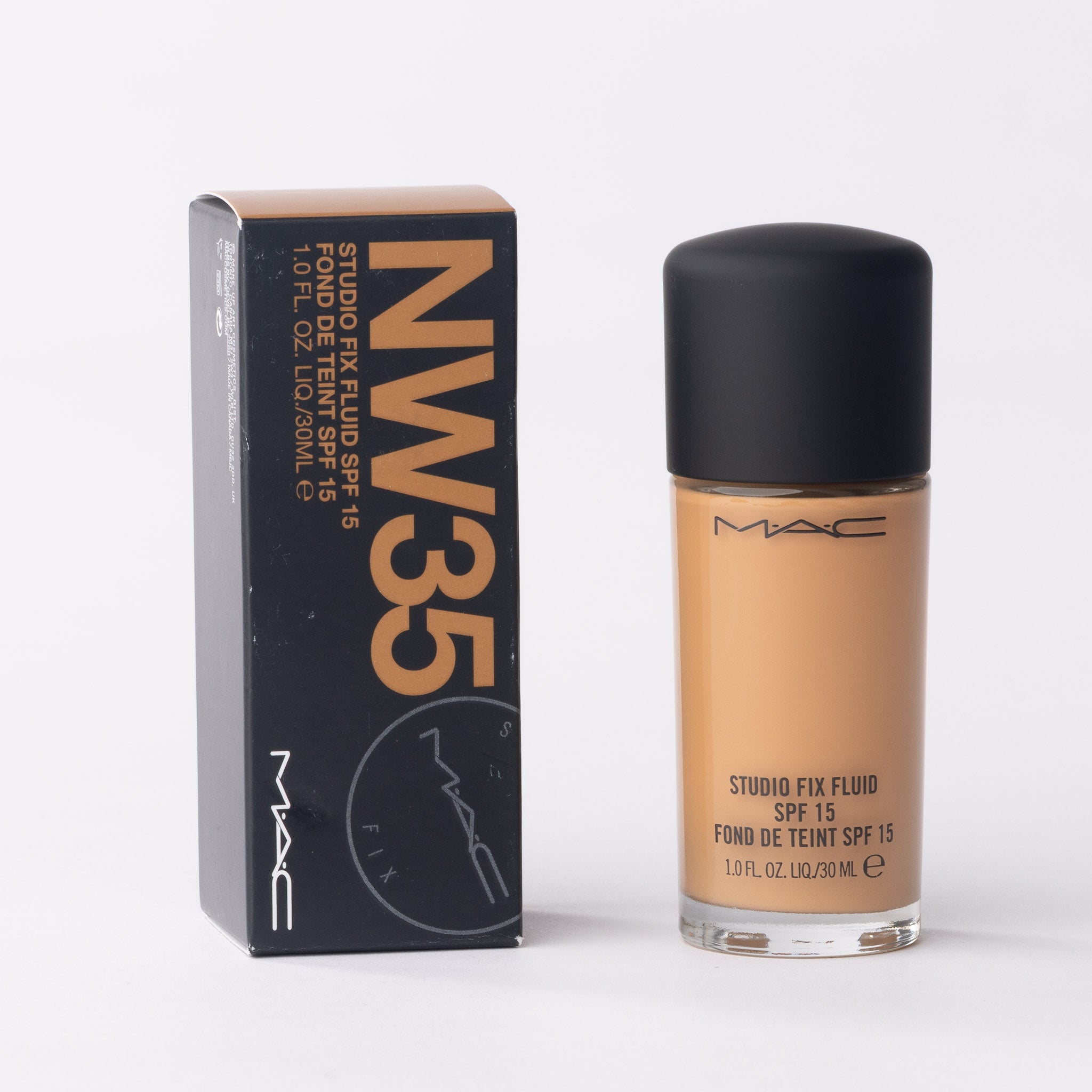 MAC Studio Fix Fluid SPF 15 NW35 30ml bottle, matte oil-control foundation on clean white background