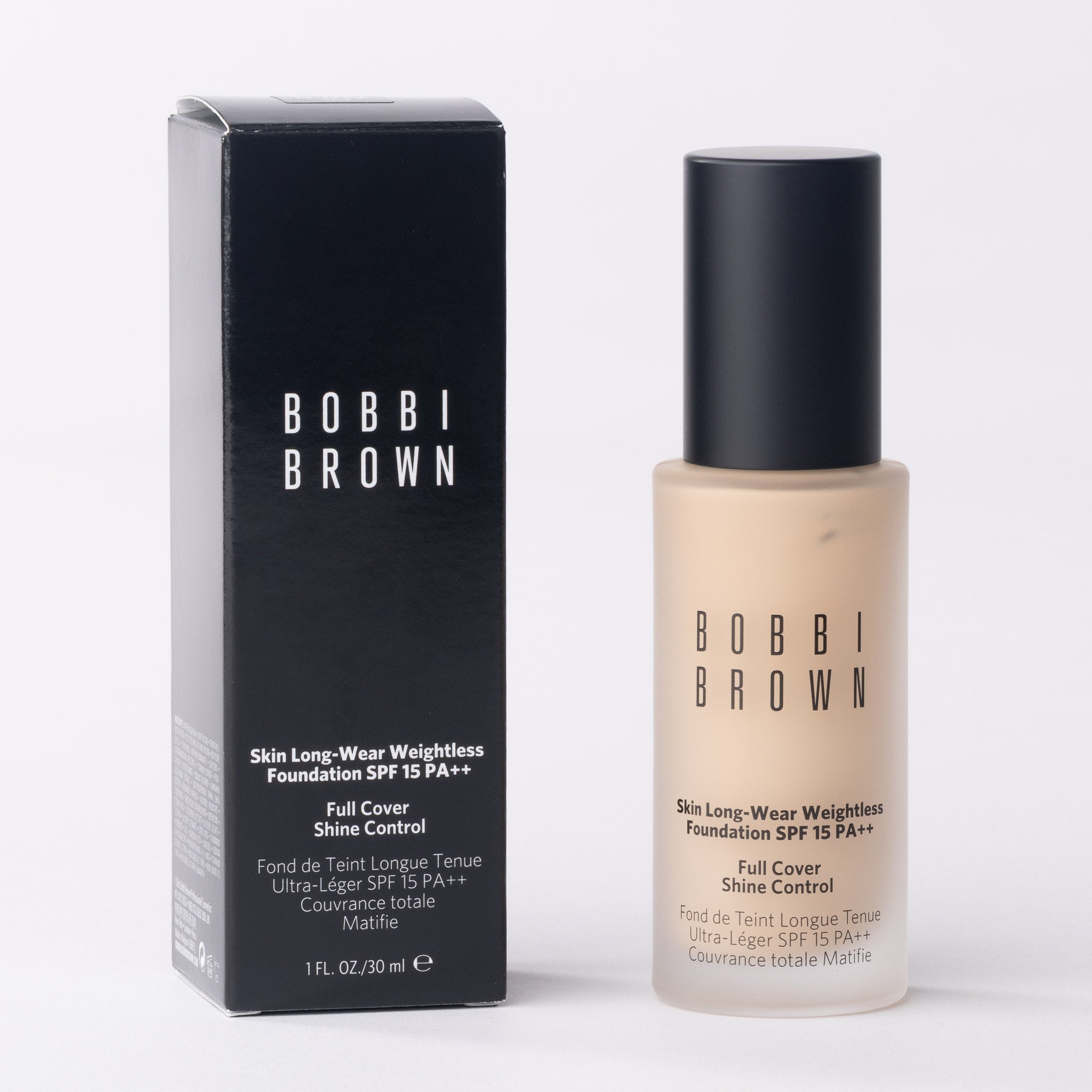 Bobbi Brown Skin Long-Wear Weightless Foundation SPF 15 N-032 Sand 30ml bottle on clean white background