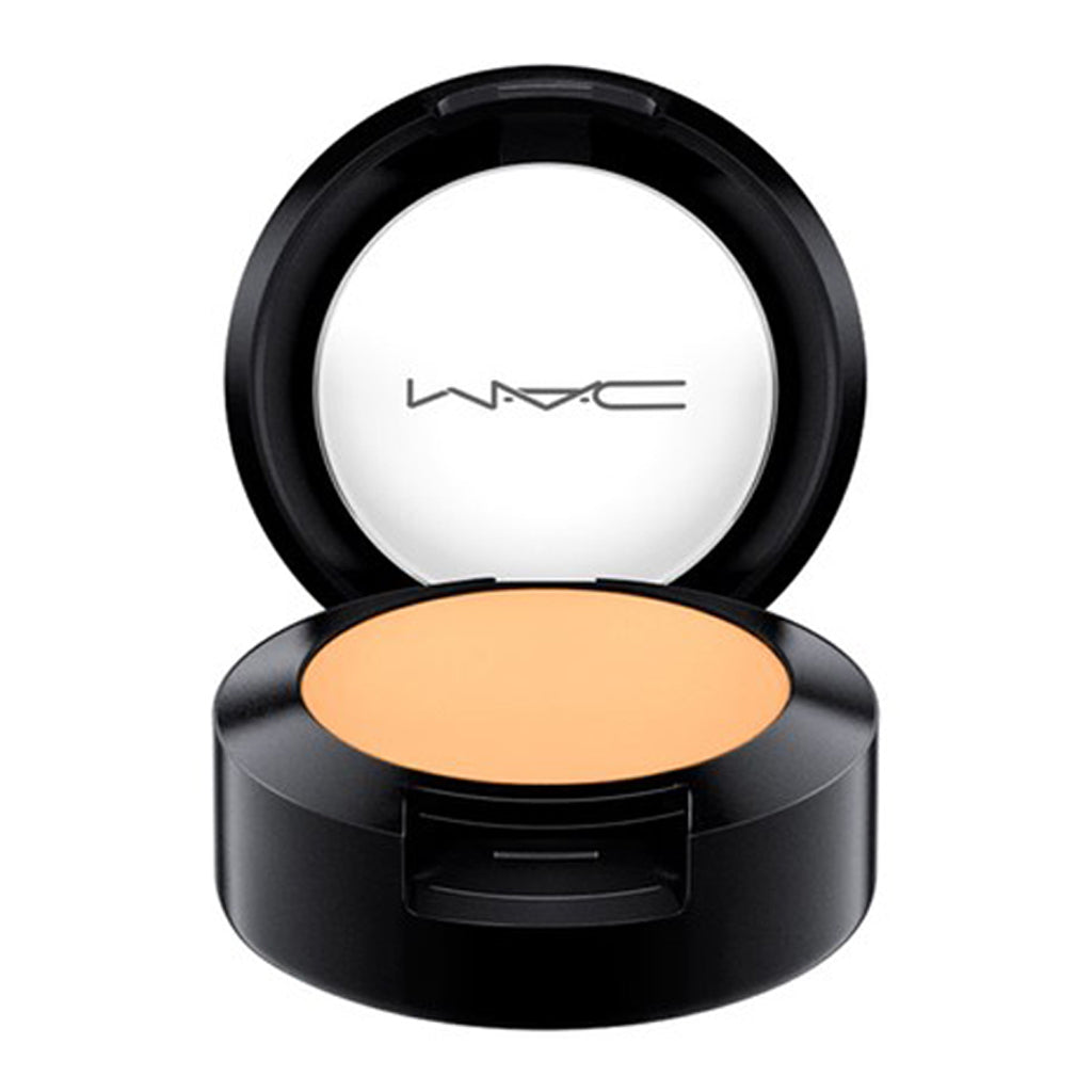 MAC Studio Finish Concealer SPF 35 in shade NC25, 7g compact opened to show product inside.