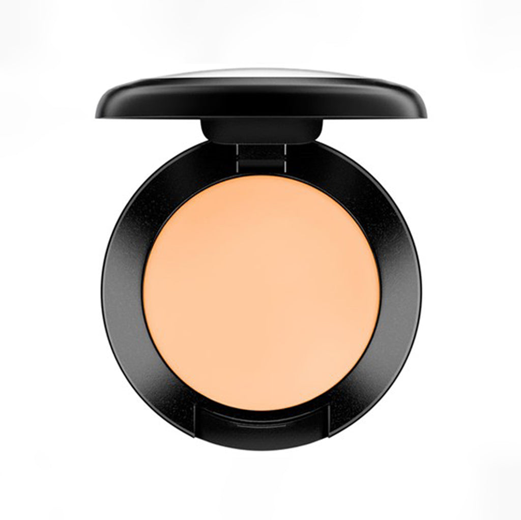 Top view of MAC Studio Finish Concealer SPF 35 in shade NC35, 7g compact.
