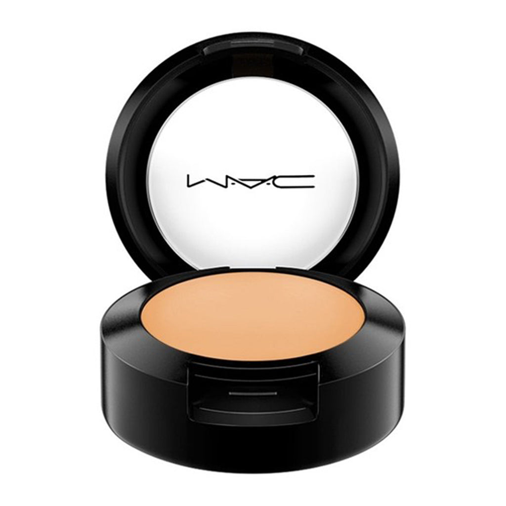 MAC Studio Finish Concealer SPF 35 in shade NC42, 7g compact opened to show product inside.