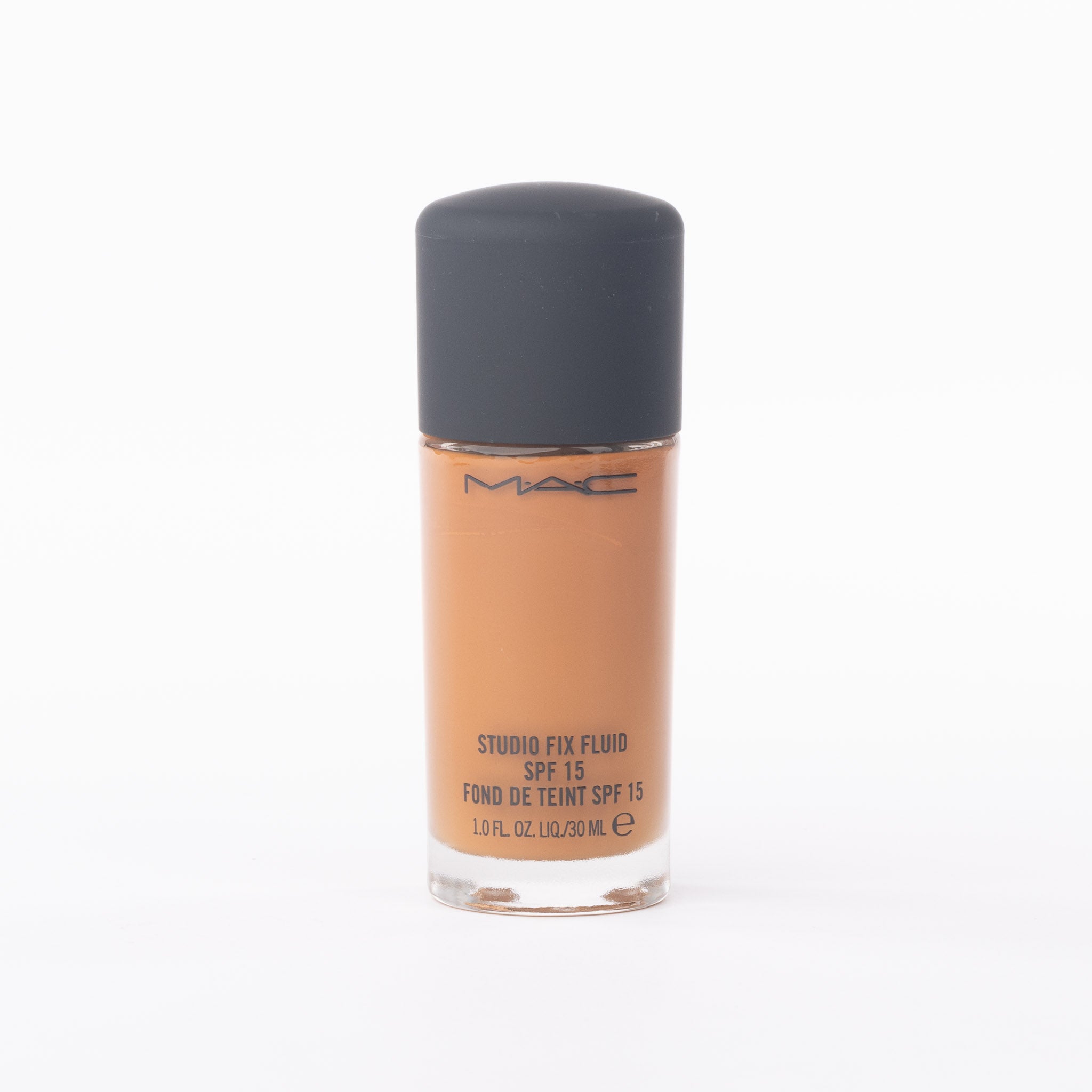 MAC Studio Fix Fluid SPF 15 NW44 30ml bottle, matte oil-control foundation on clean white background